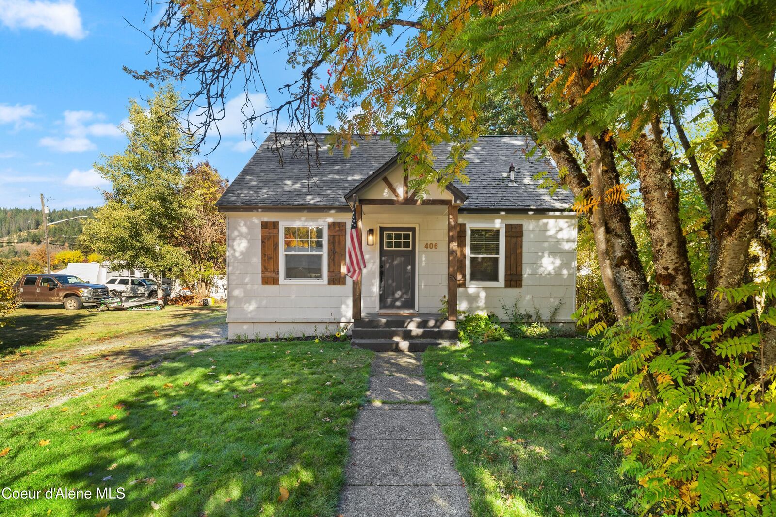 Property Photo:  406 E Larch Ave  ID 83849