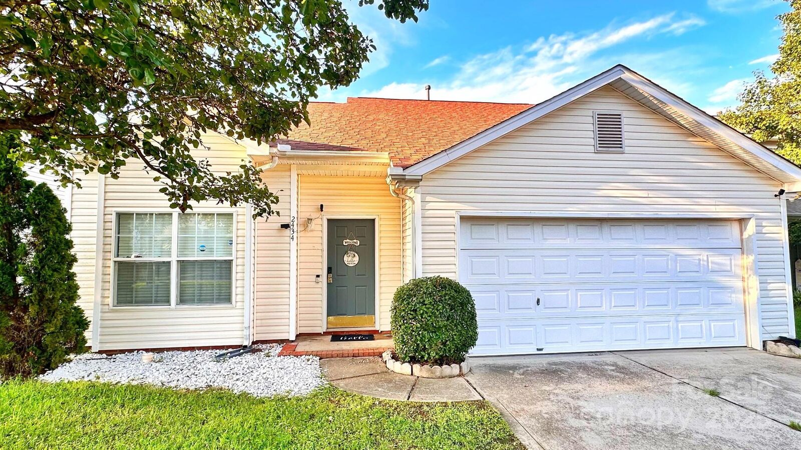 Property Photo:  2434 Summer Meadow Court  NC 28216