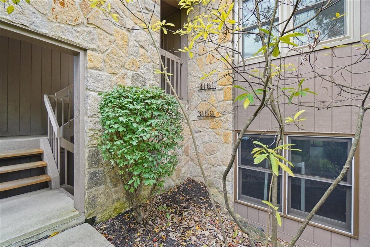Property Photo:  3159 Griggsview Court  OH 43221
