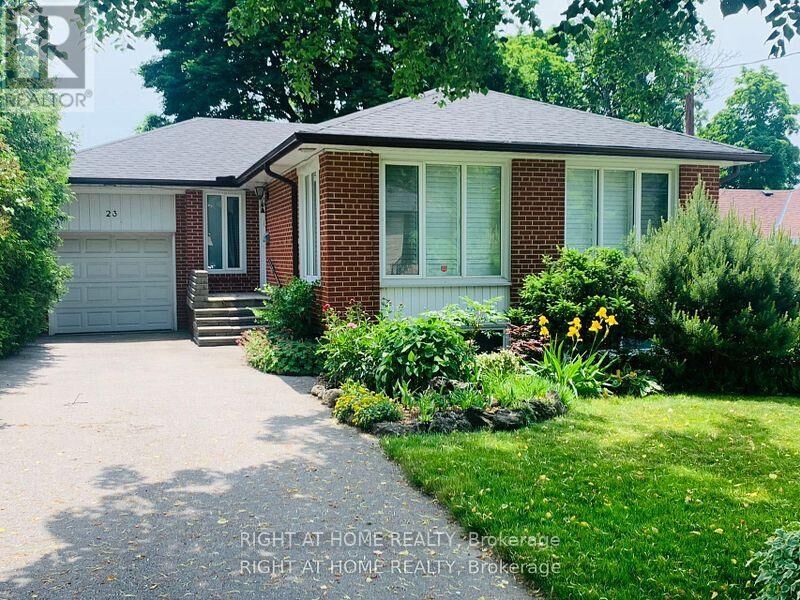Property Photo:  23 Fenelon Drive  ON M3A 3K2 