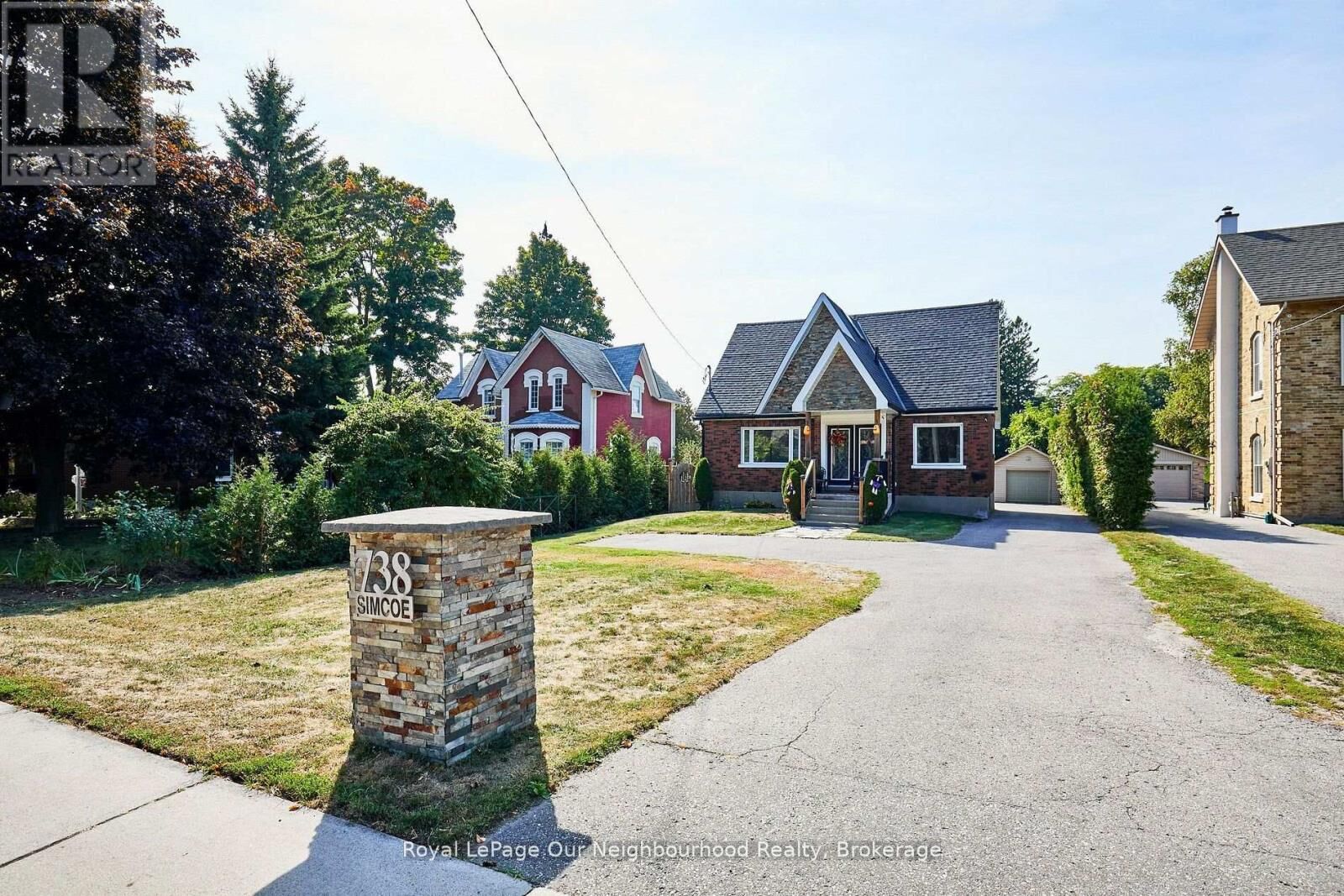 Property Photo:  738 Simcoe Street North  ON L1G 4V8