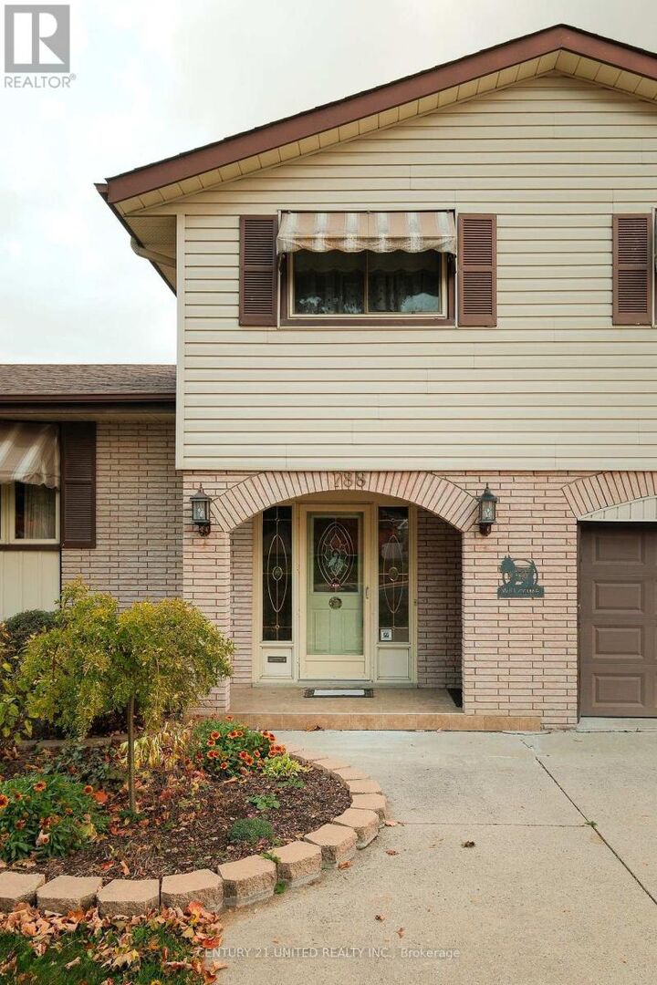 Photo de la propriété:  788 Cumberland Avenue  ON K9H 7B2 