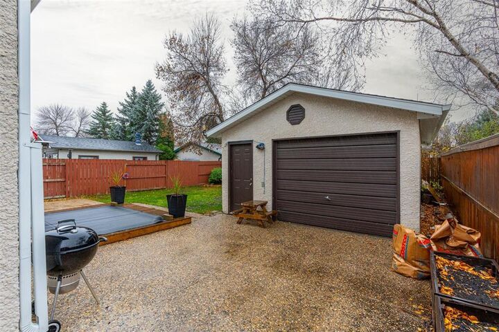 Property Photo:  10 Tomkins Bay  MB R2C 4E5