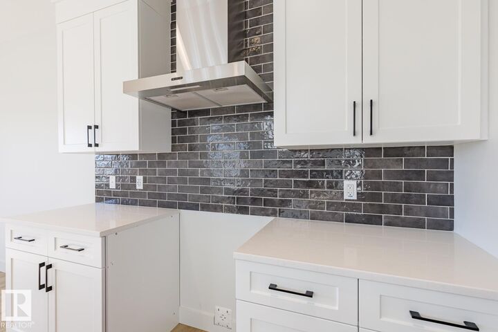 Photo de la propriété:  1603 157 Street SW  AB T6W 4J8