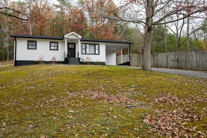 Property Photo:  228 Rip Van Winkle Rd  WV 24986 