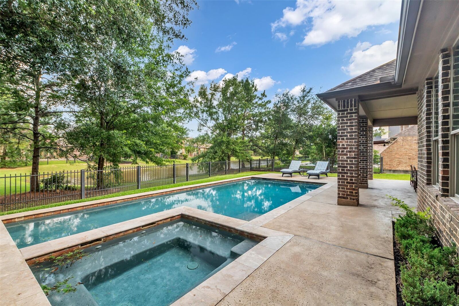 Property Photo:  203 Oarwood Place  TX 77389