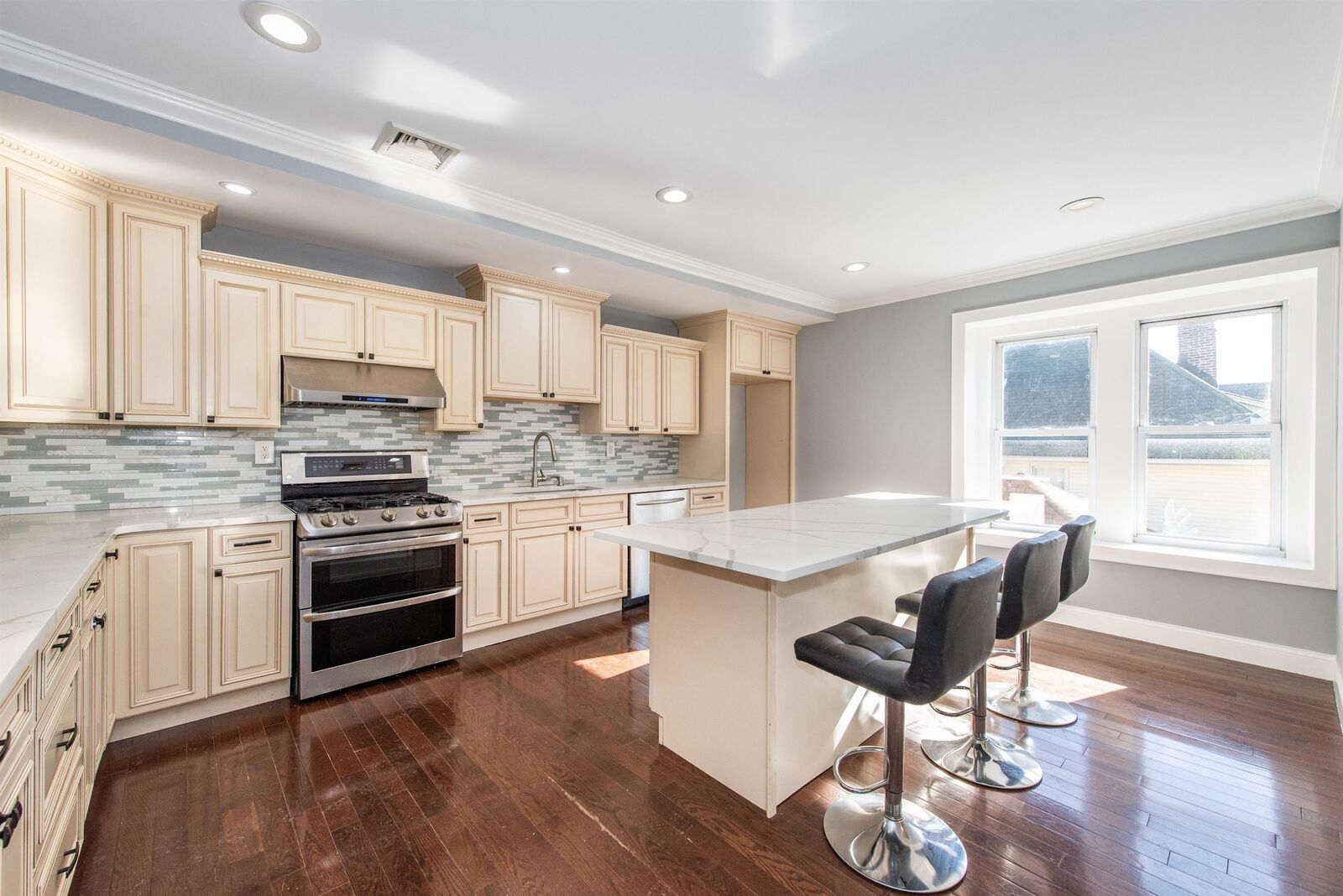 Property Photo:  894 Avenue C 1  NJ 07002