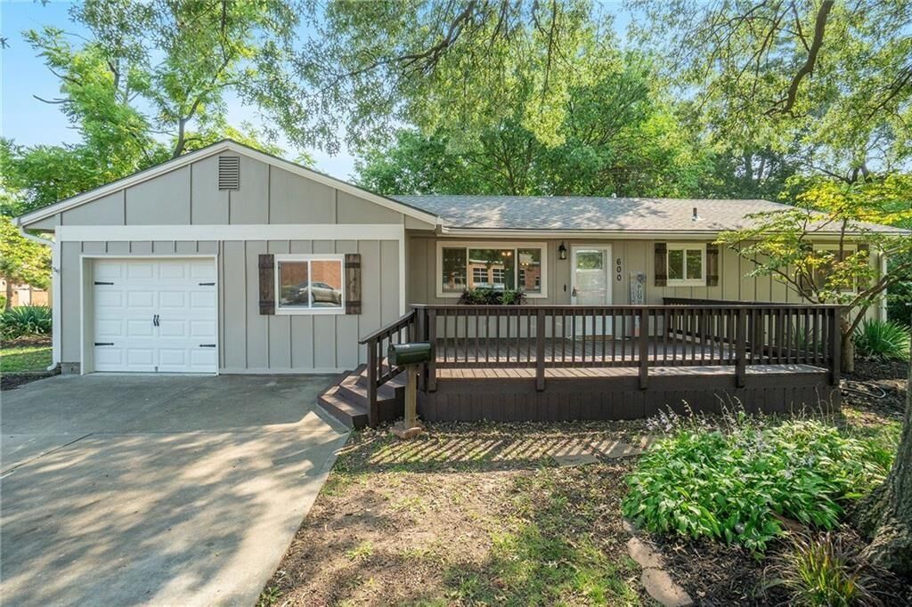 Property Photo:  600 S Lee Avenue  KS 66061