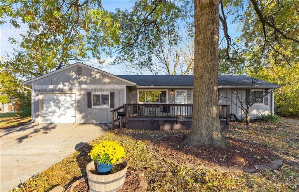 Property Photo:  600 S Lee Avenue  KS 66061 