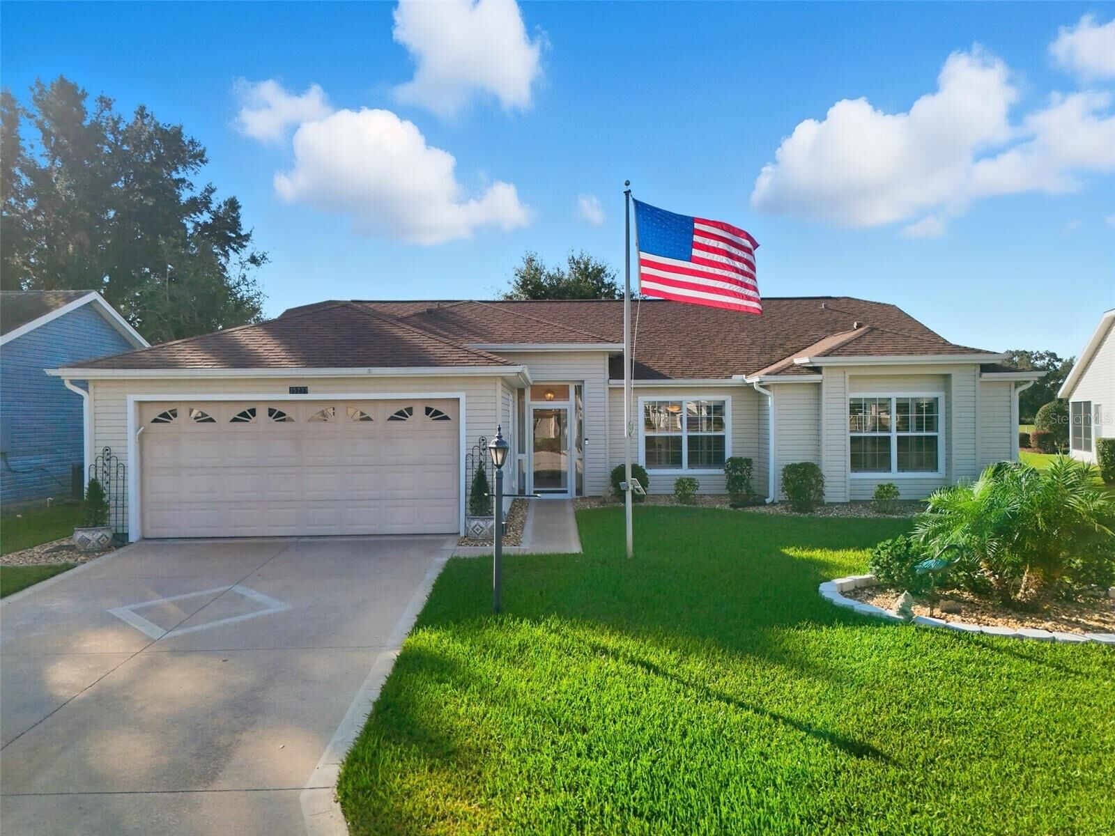 Property Photo:  25233 Lost Oak Circle  FL 34748