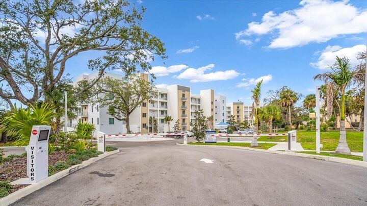 Property Photo:  1703 N Tamiami Trail 304  FL 34234