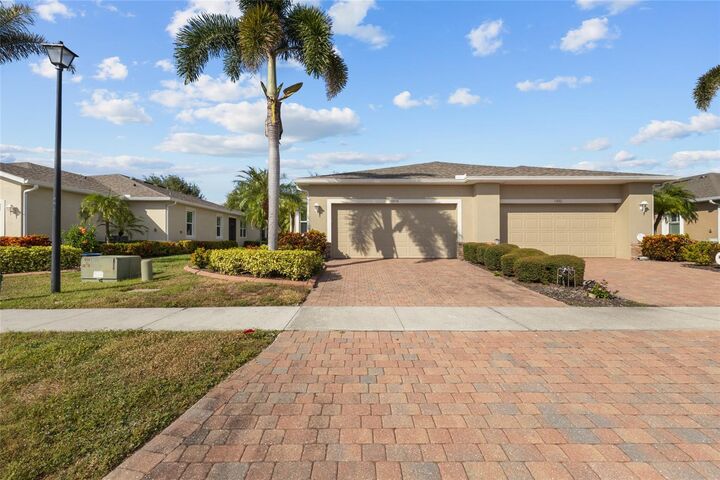 Property Photo: 13596 Abercrombie Drive FL 34223