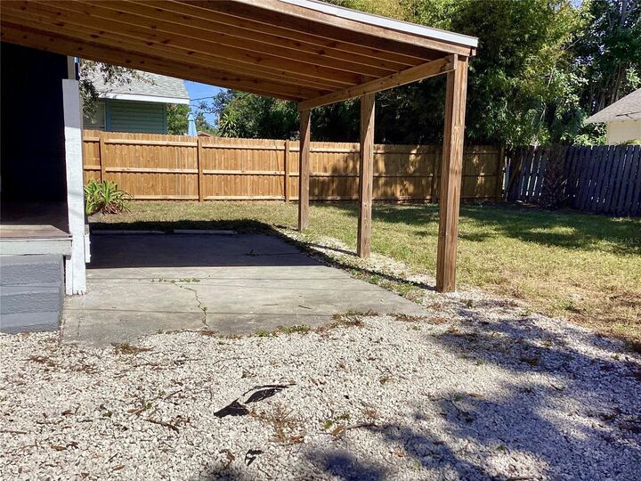 Property Photo:  1404 Cocoanut Avenue  FL 34236