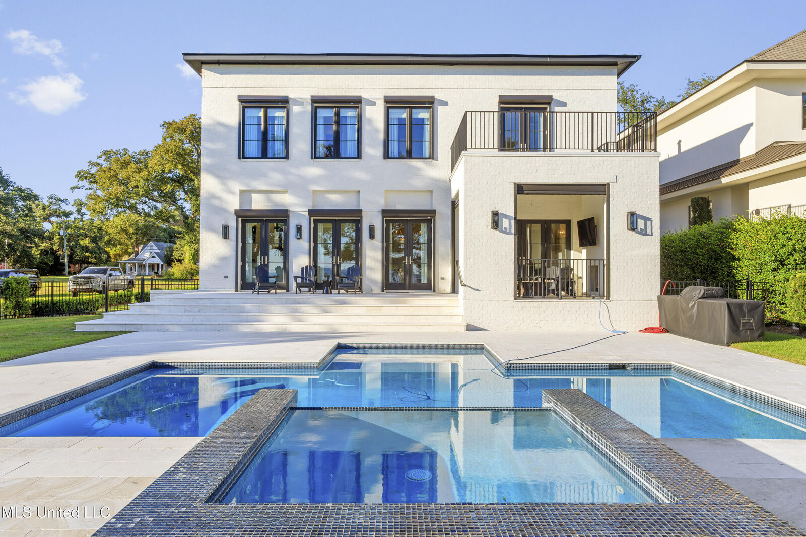 Property Photo:  924 E Beach Boulevard  MS 39501
