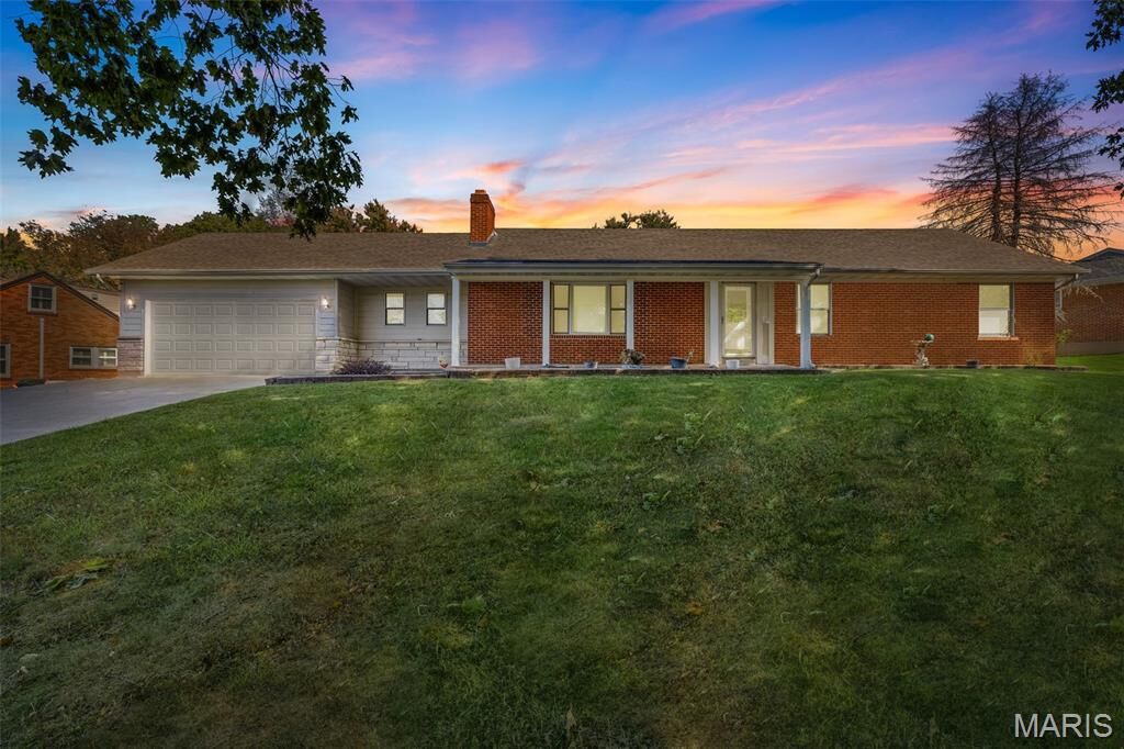 Property Photo:  20 Oleander Drive  MO 63128