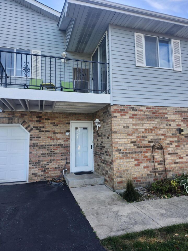 1231 N Sunnyslope Dr 205  Mount Pleasant WI 53406 photo