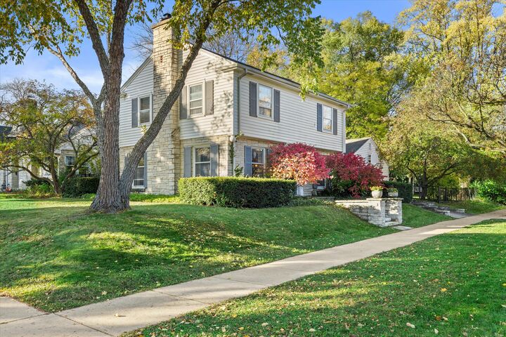 9515 Ridge Blvd  Wauwatosa WI 53226 photo
