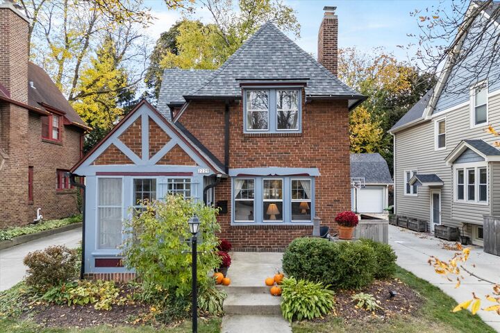 2229 N 70th St  Wauwatosa WI 53213 photo