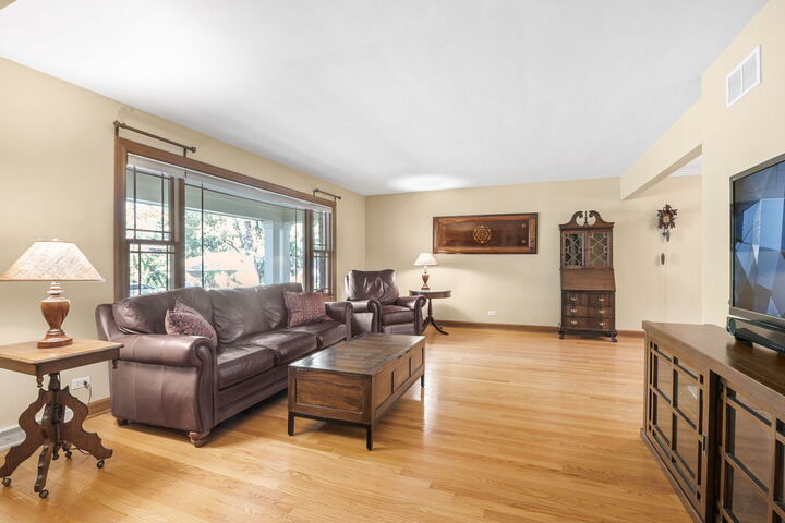 Property Photo:  325 Pine Court  IL 60540