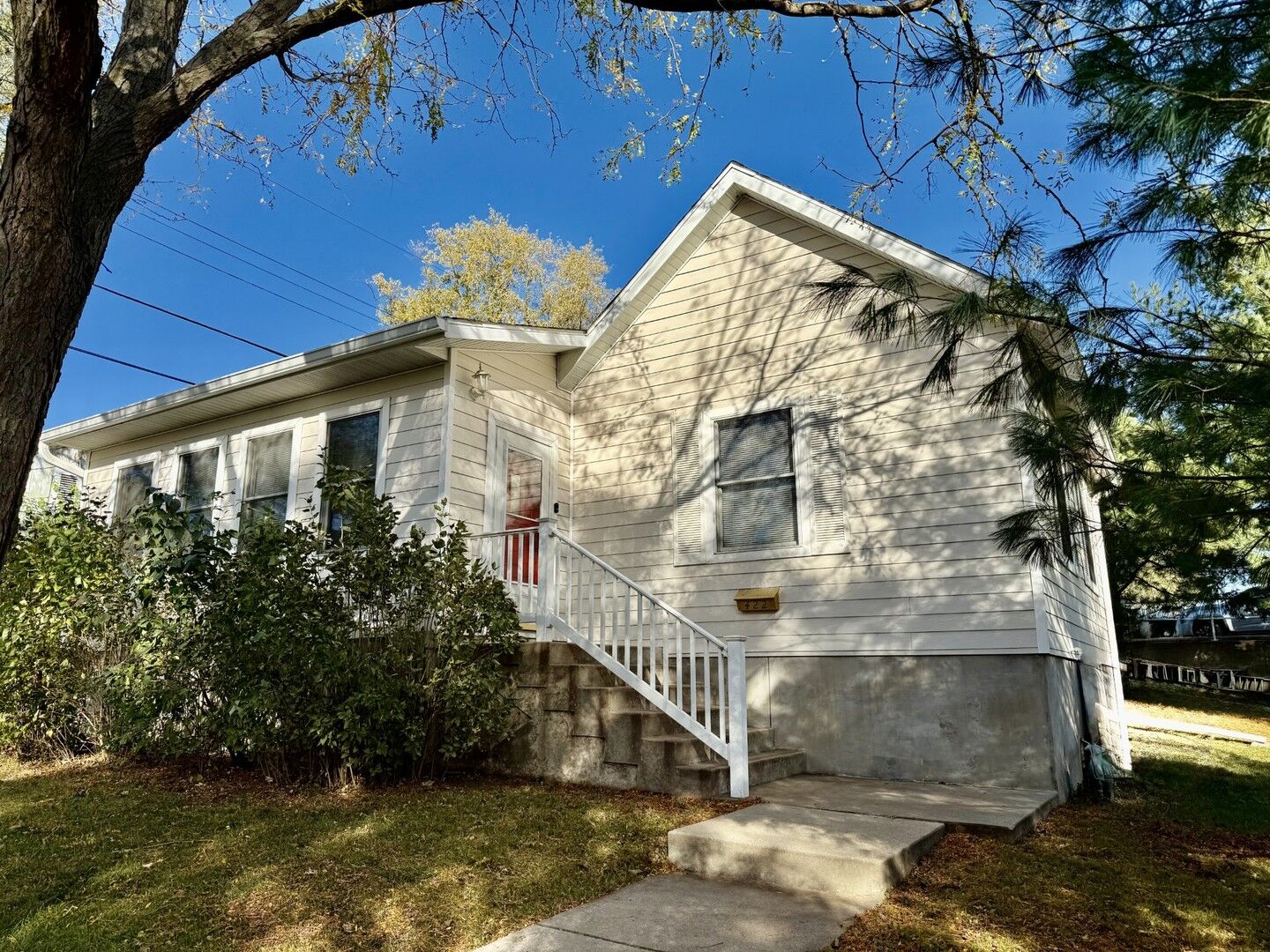 Property Photo: 422 Chartres Street IL 61301