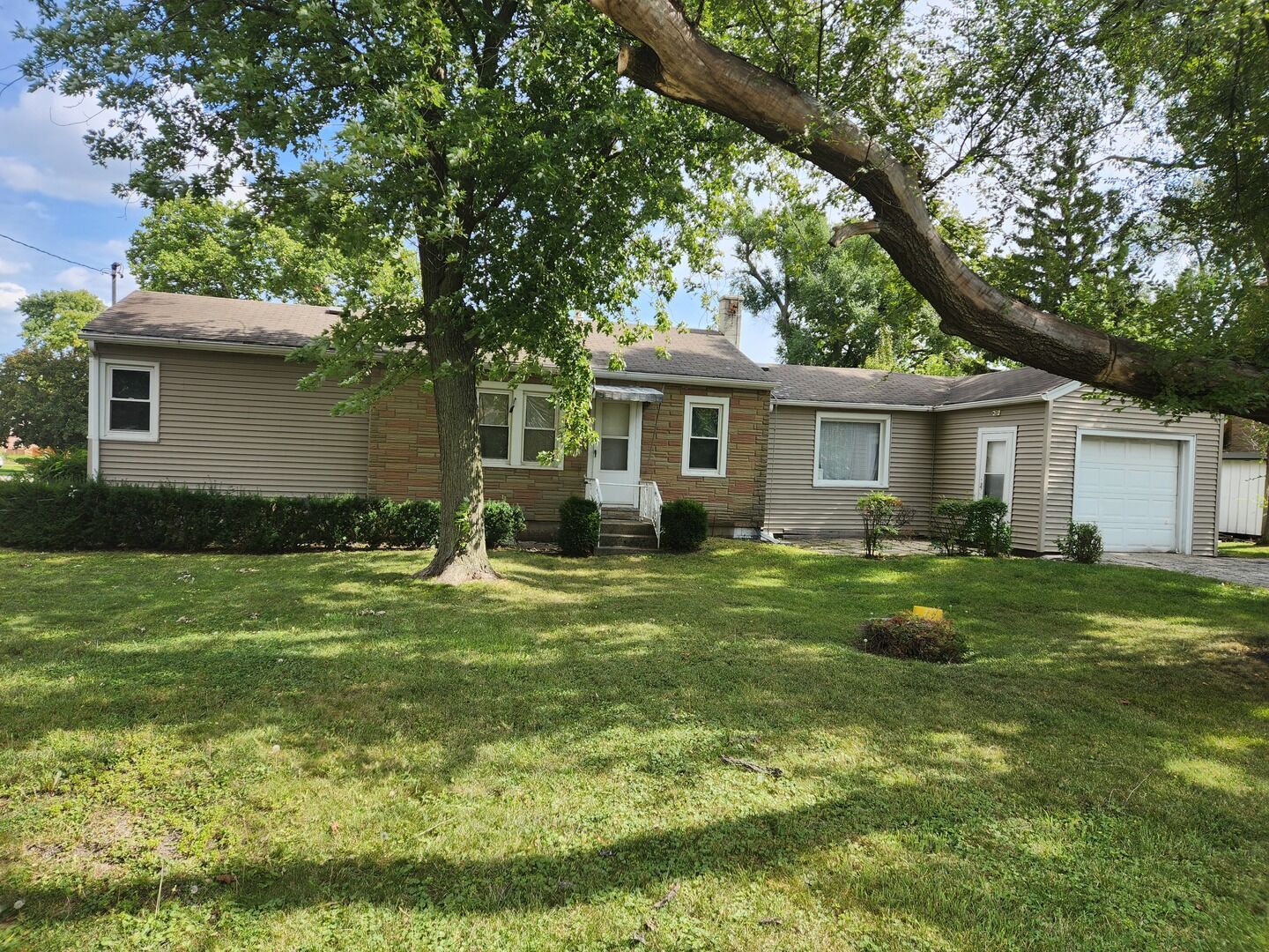 Property Photo:  2209 Elmira Avenue  IL 60018 