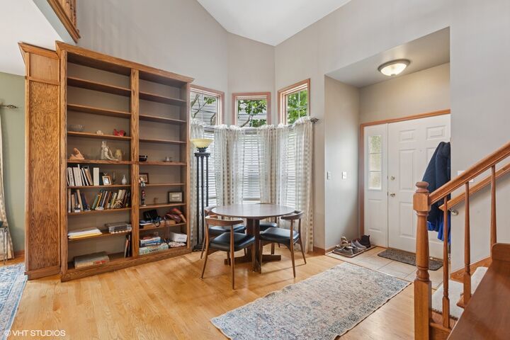 Property Photo:  1724 Waverly Circle  IL 60174