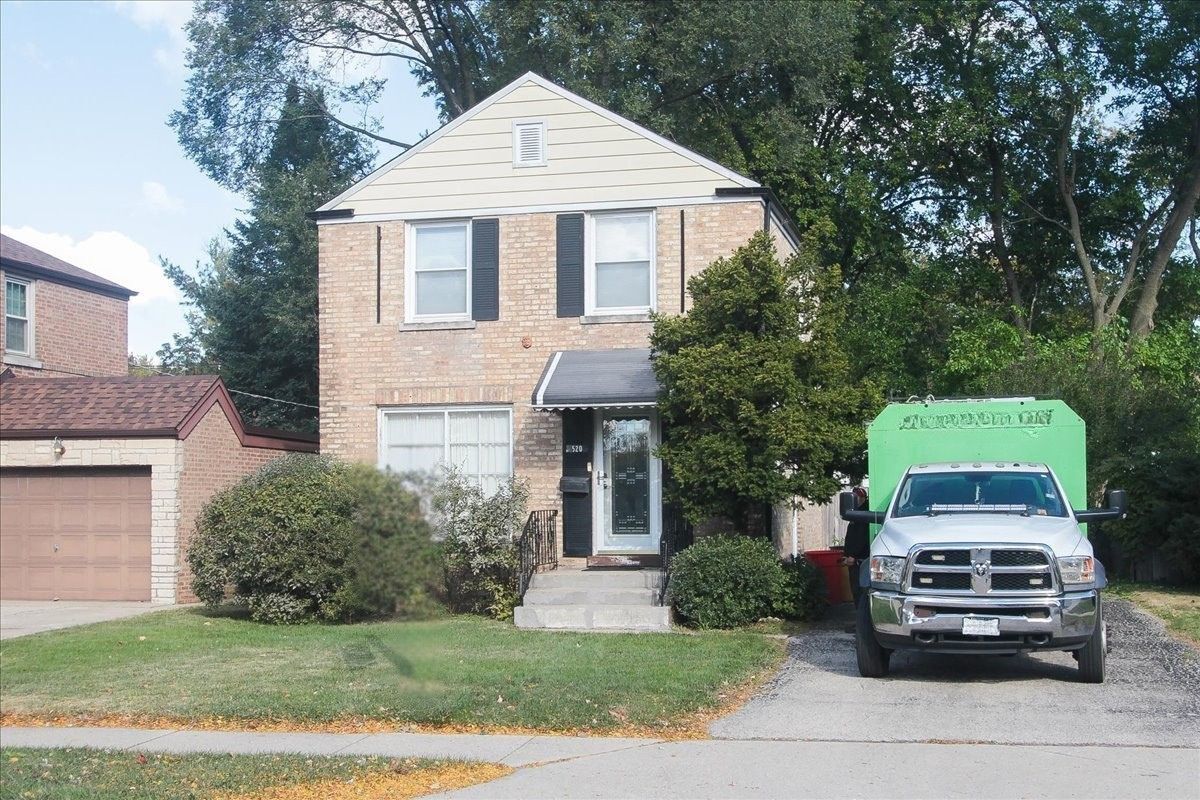 Property Photo: 520 E Thacker Street IL 60016