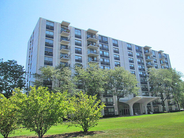 Property Photo:  9001 Golf Road 3D  IL 60016