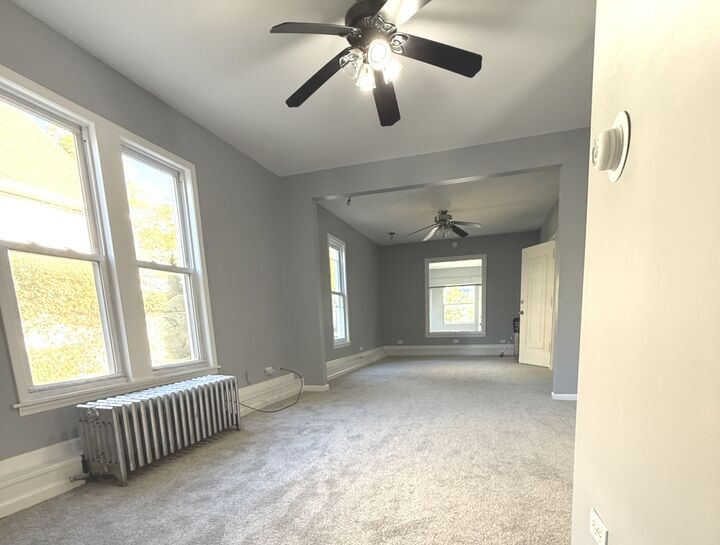 Property Photo:  1723 Emerson Street 1  IL 60201