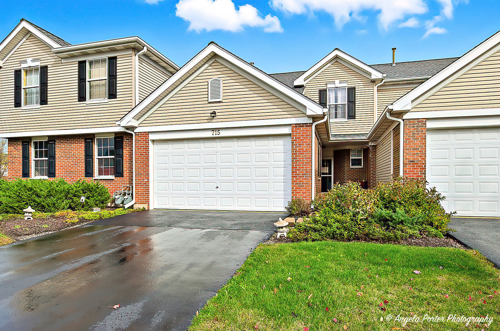 Property Photo:  715 Legend Lane 715  IL 60050 