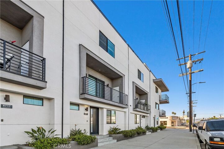 Property Photo:  6719 Sepulveda Boulevard  CA 91411 