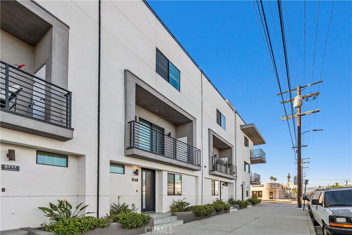 Property Photo:  6719 Sepulveda Boulevard  CA 91411 