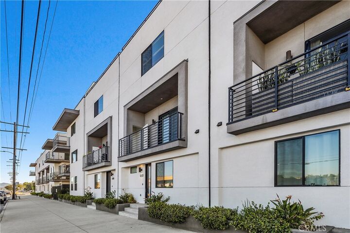 Property Photo: 6719 Sepulveda Boulevard CA 91411