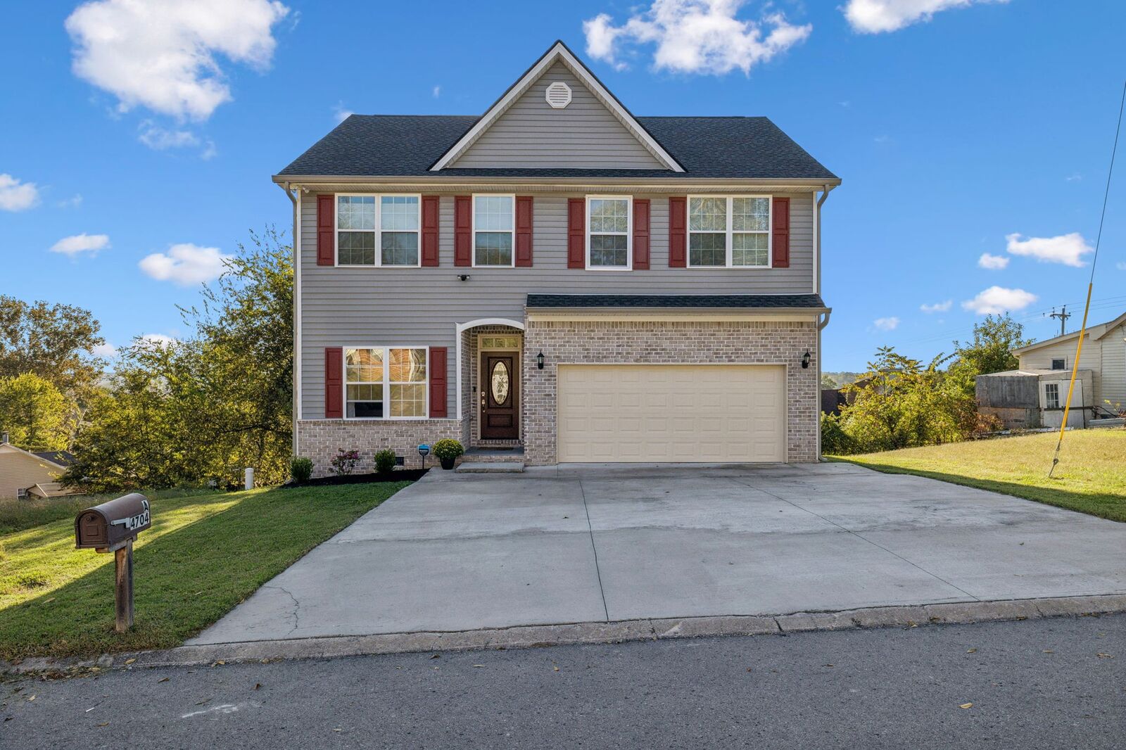 Property Photo: 4704 Reischa Dr TN 37211