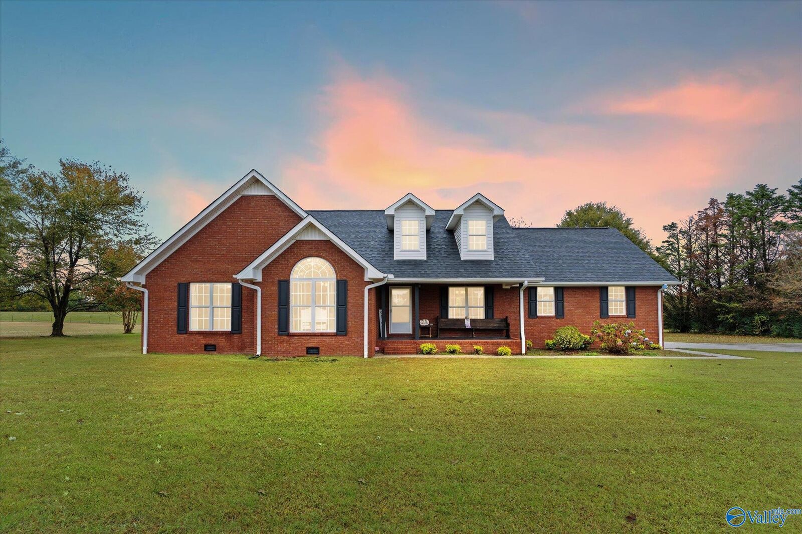 Property Photo:  220 Santileon Lane  AL 35986