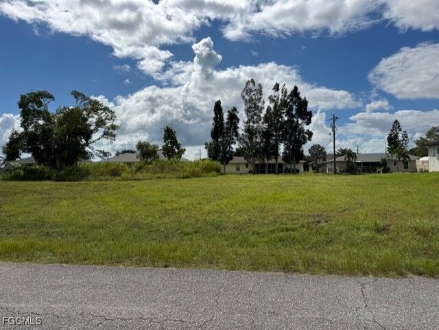 Property Photo:  2116 NE 25th Terrace  FL 33909 