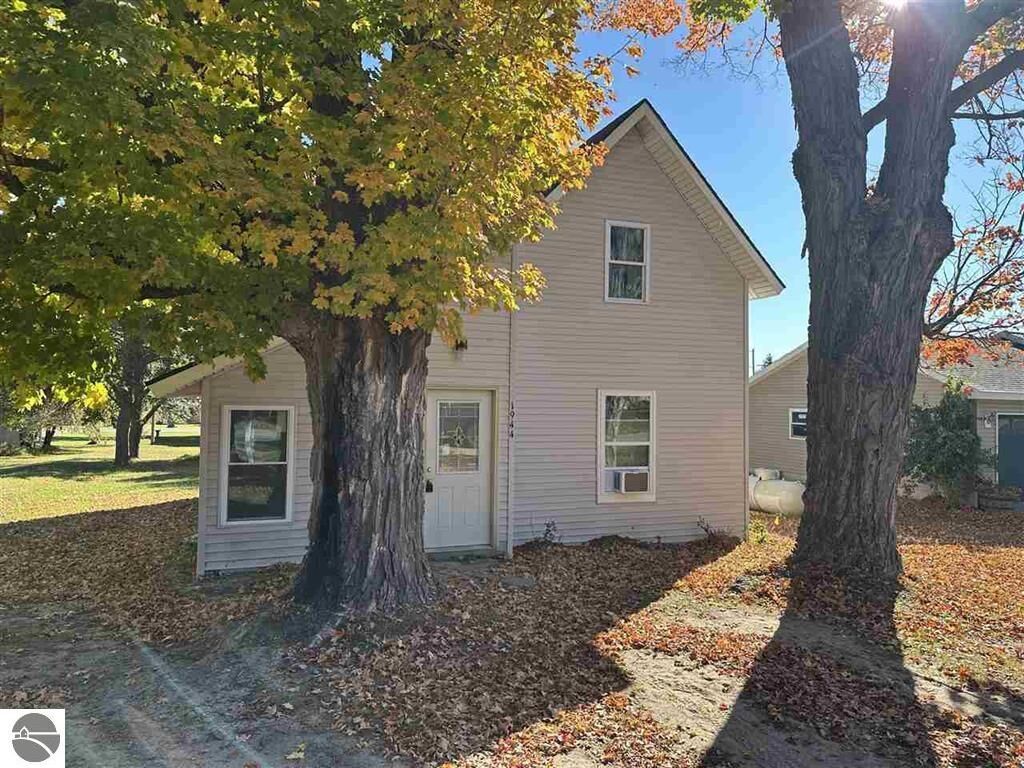 Property Photo:  1944 West Street  MI 49622