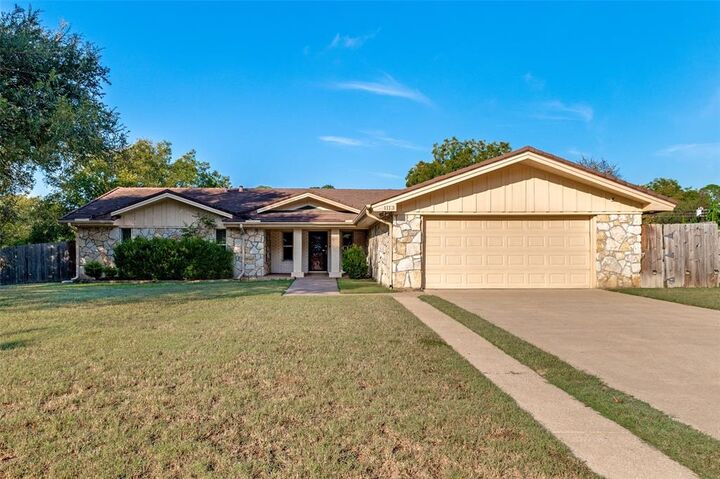 Property Photo:  1113 Brookside Drive  TX 76053