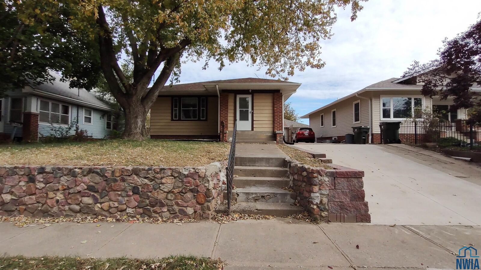 Property Photo:  2216 S Patterson  IA 51106-0000