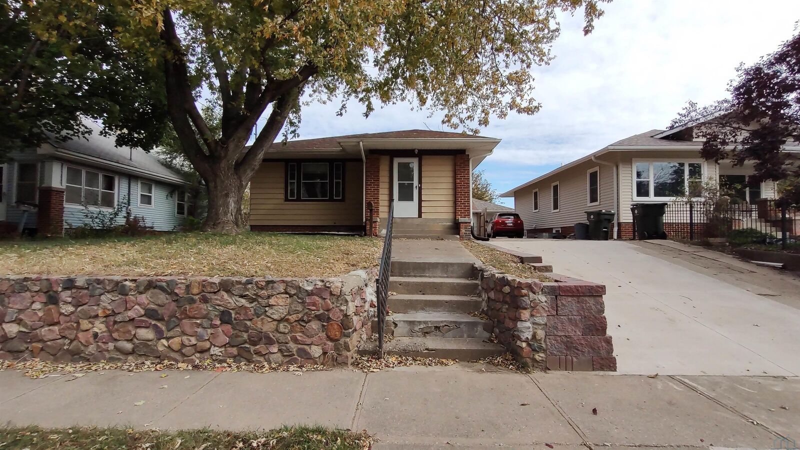 Property Photo:  2216 S Patterson  IA 51106-0000 