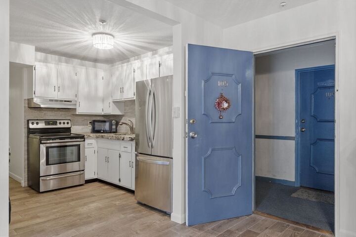 Property Photo:  116 Boston Post Rd E 105  MA 01752 