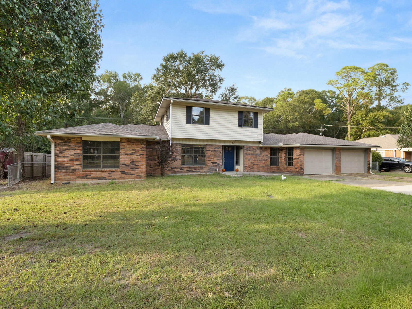 Property Photo:  704 Auburn Dr  LA 70634