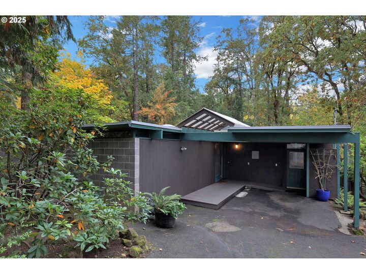 195 W 35th Pl  Eugene OR 97405 photo