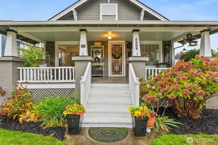 4 bed Sumner home for sale: 805 Cherry Avenue, Sumner, WA 98390