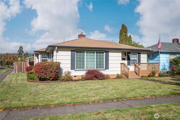 Property Photo:  2762  Louisiana Street  WA 98632