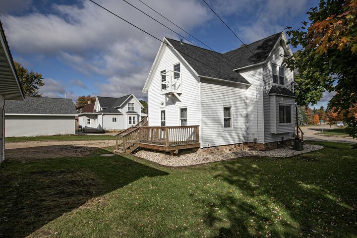 Property Photo:  626 W Main Street  WI 54944