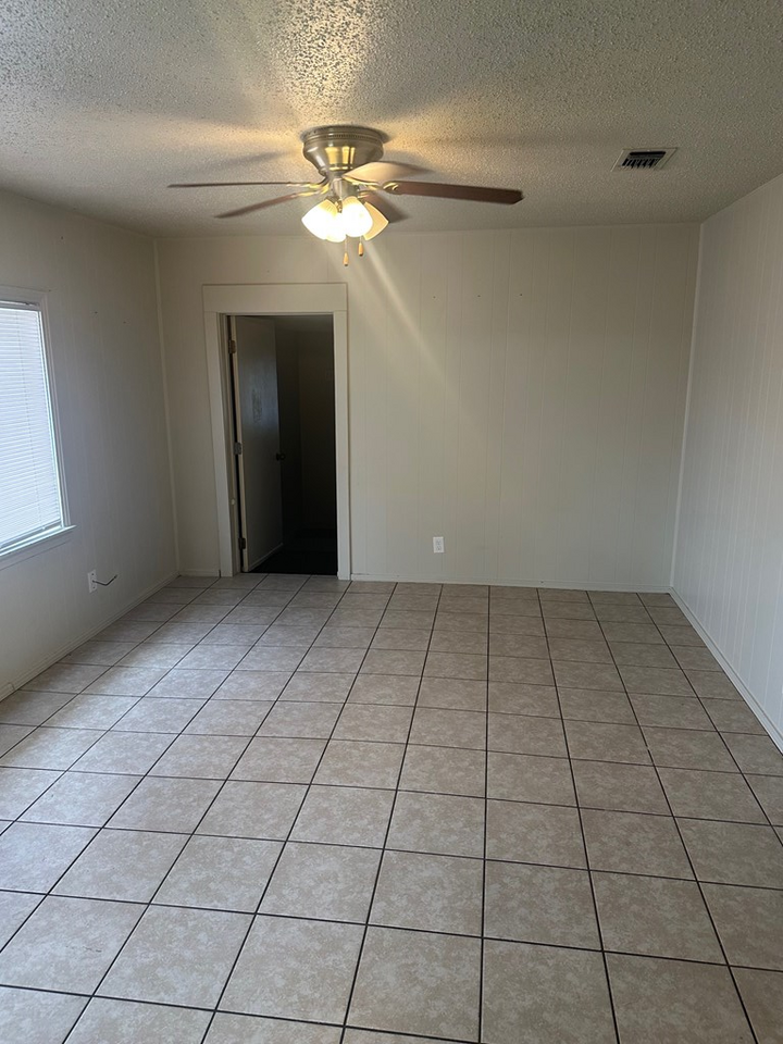 Property Photo:  15 E 23rd St  TX 76903 