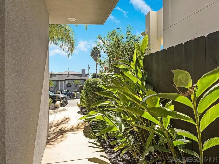 Property Photo:  938 Opal St  CA 92109 