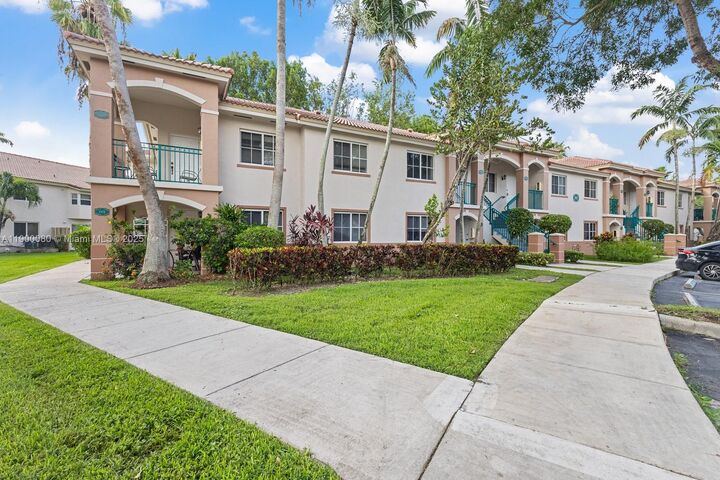 Property Photo:  2921 SE 13th Ave 202-48  FL 33035