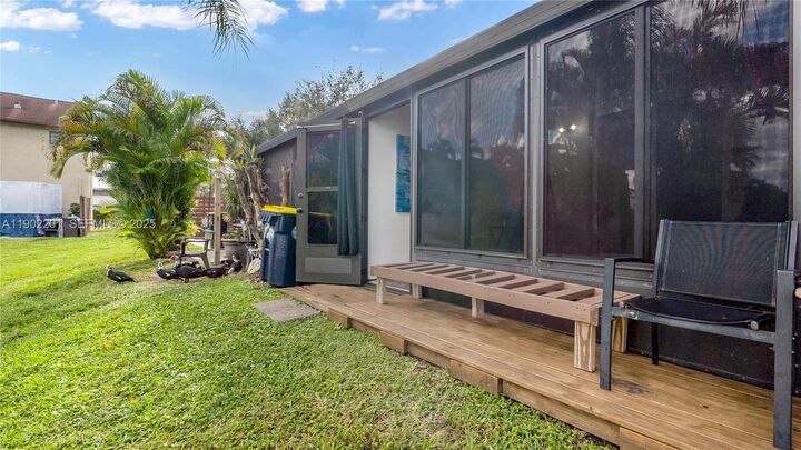 Property Photo: 5596 SW 28th Ter 5596 FL 33312